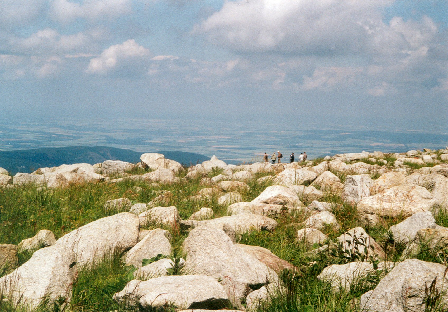 Farbphoto: Blick vom Brocken im Harz am 21. Juni 2008. Photo: Dr.A.B..