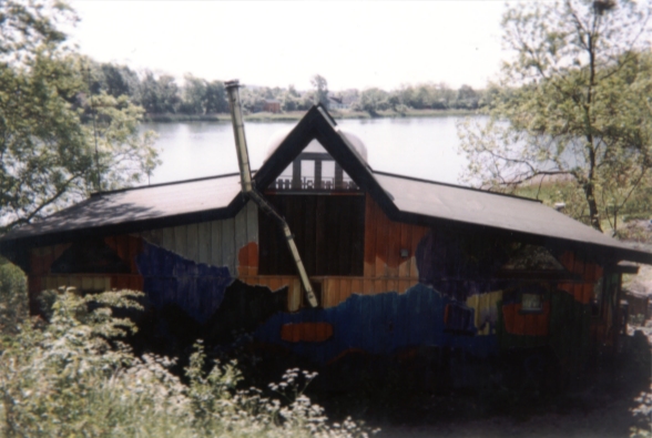 Photo: Ein Haus am Stadtgraben in Christiania im Mai 2002. Copyright by jen.