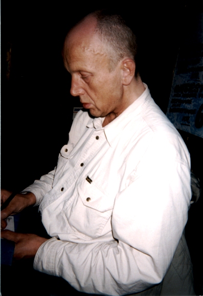 Farbphoto: Erwin Thomasius im Hauptbahnhof in Kopenhagen. Mai 2002. Copyright by jen.