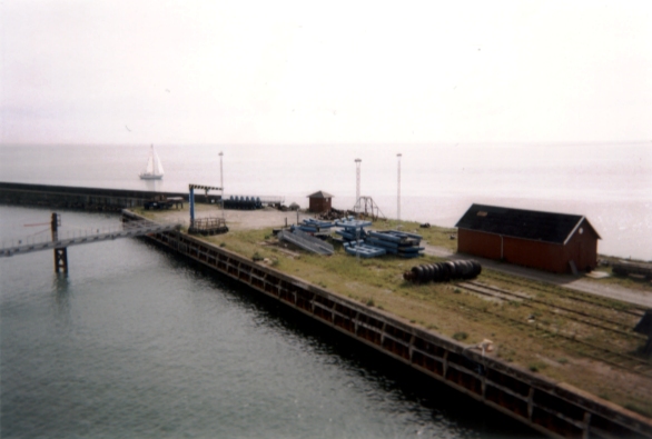 Farbphoto: Im Hafen von Gedser. Mai 2002. Copyright by jen.