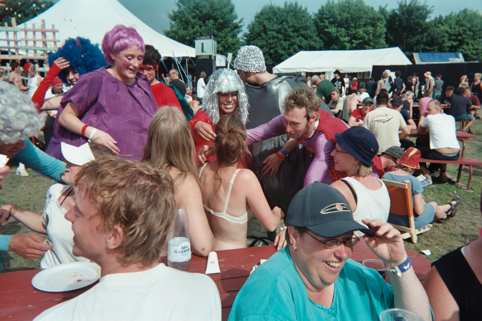 GLITTER. Auf dem ROSKILDE FESTIVAL in Roskilde in Dänemark. Juni 2003. Photo: Erwin Thomasius.