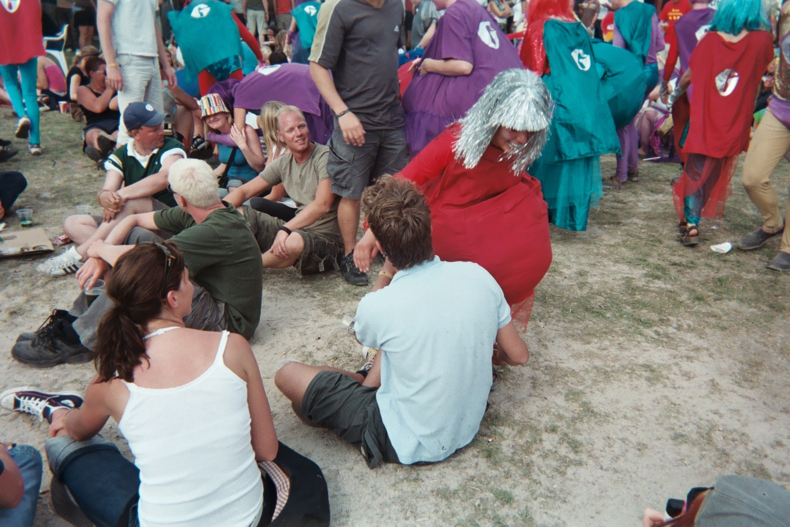 GLITTER. Auf dem ROSKILDE FESTIVAL in Roskilde in Dänemark. Juni 2003. Photo: Erwin Thomasius.