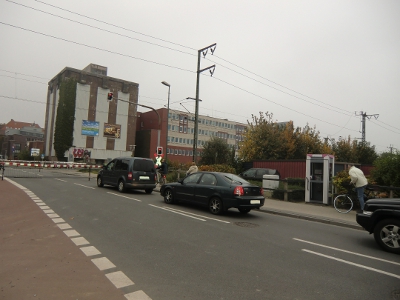 Farbfoto: Der Luftschutzbunker an der Ecke Nesserlander Straße/ Maria-Wilts-Straße in Emden im Oktober des Jahres 2012. Foto: Erwin Thomasius.