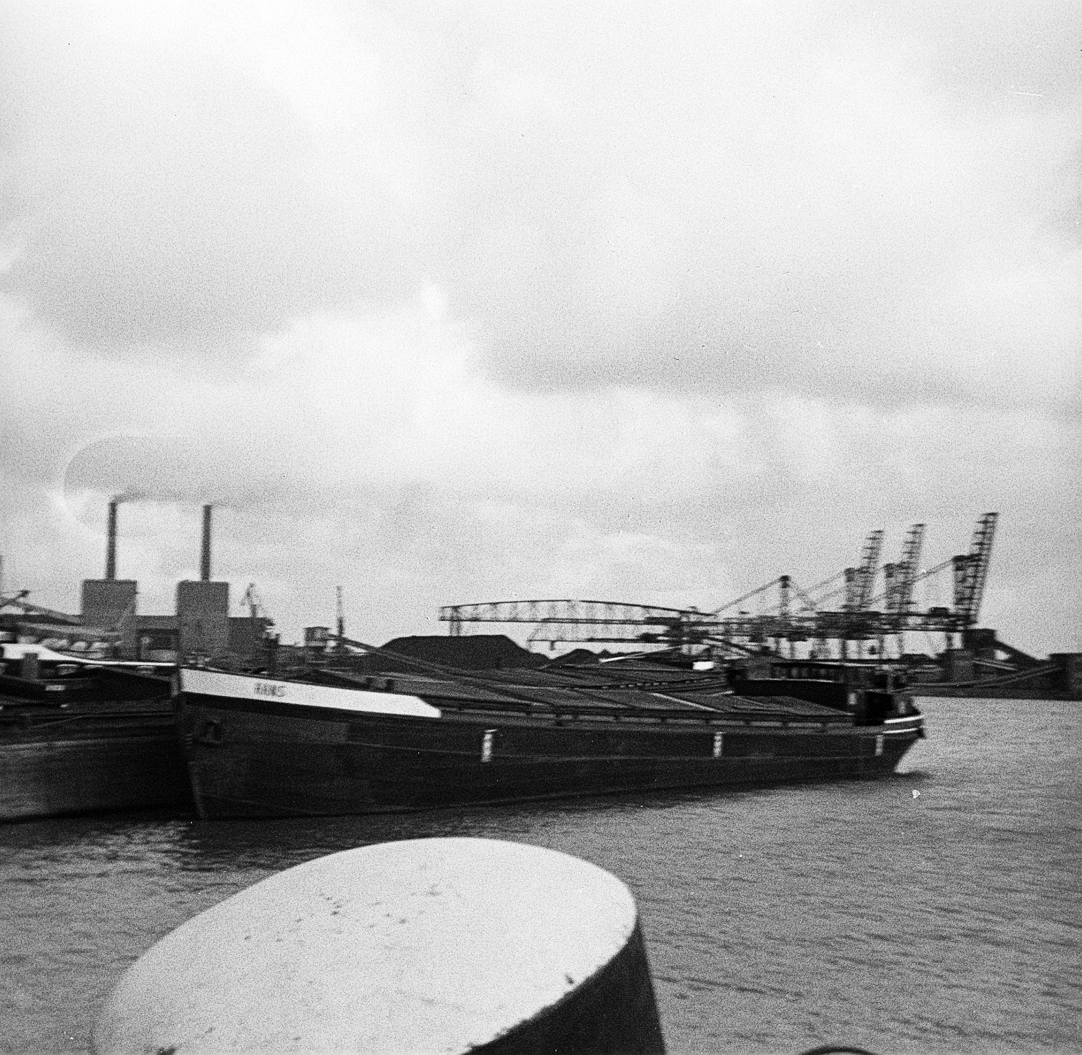 Foto aus dem Emder Hafen aus dem Jahr 1967. Foto: Erwin Thomasius.