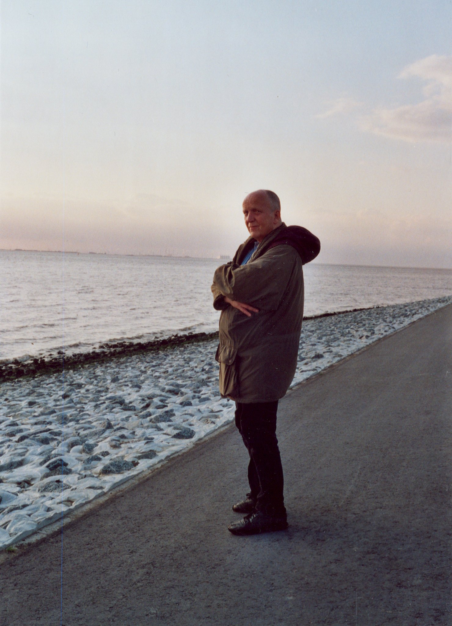 Erwin Thomasius an der Knock im Jahr 2008. Links im Bild die Mündung der Ems. Photographin: I. O.