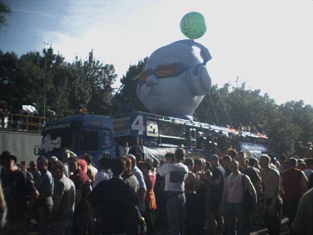 Photo vom Abend der Loveparade in Berlin am 21.07.2001