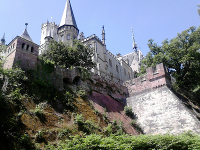 Farbfoto: Die Marienburg bei Nordstemmen am Sonntag, dem 15. Juni im Jahre 2014. Fotograf: R.I.