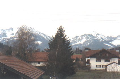 Farbphoto: Blick von Traunstein in Oberbayern aus auf die Alpen. Photograph: Ralf Splettstoeßer