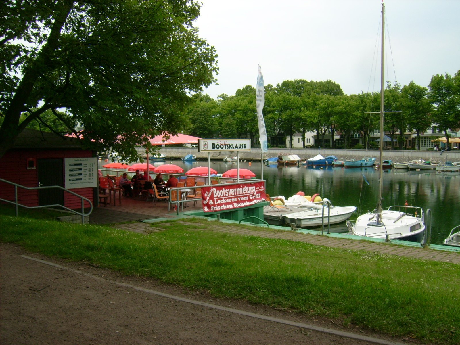 Farbfoto: Blick auf Boote in Warnemünde im Juni des Jahres 2009. Fotograf: Bernd Paepcke.