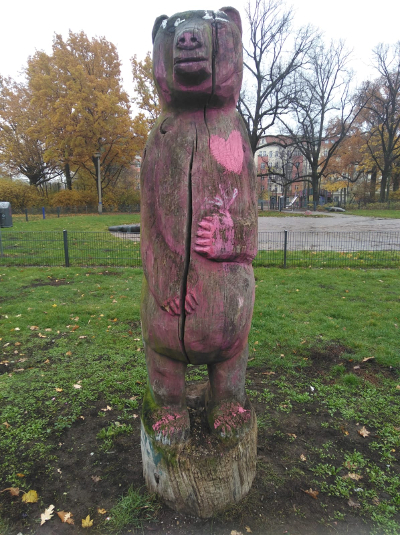 Der Bär auf dem Forckenbergplatz in Friedrichshain. Fotograf: Ralf Splettstößer